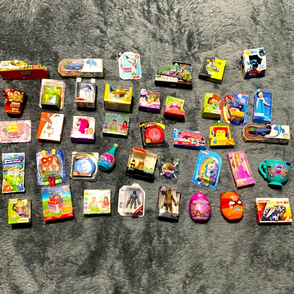 HUGE! Mini Brand Lot!! 
Mini brands💕